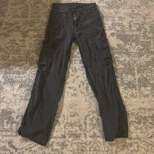 Black “baggy jogger” american eagle High Rise cargos. The size is 00 regular.
